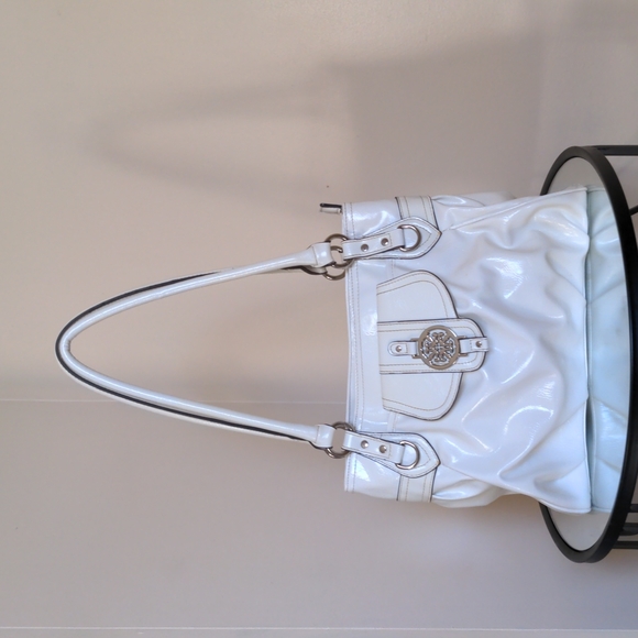 White medallion shoulder bag - Picture 2 of 15